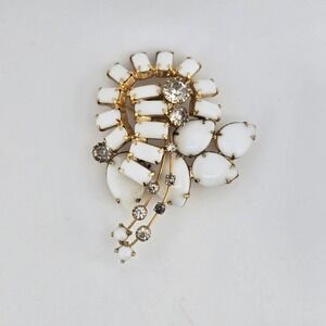 Vintage Juliana Style Milk Glass Rhinestone Brooch Pin Gold Tone Unsigned